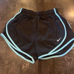 Nike Women's Tempo Dry Core 3'' Running Shorts. Black & Teal. Size: S